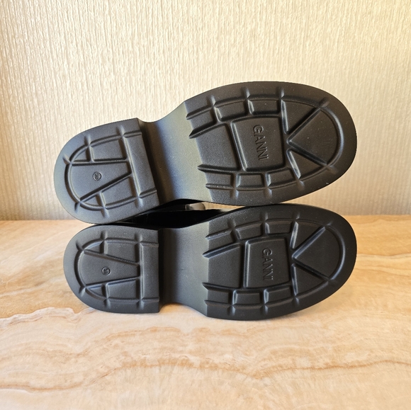 Ganni Everyday Leather Mid Chelsea Boot - Picture 17 of 17